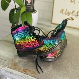 Like new girls Dr. Martens